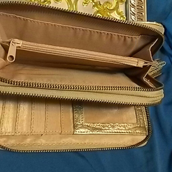 Jessica Simpson Antique Gold Clutch - Picture 6 of 8